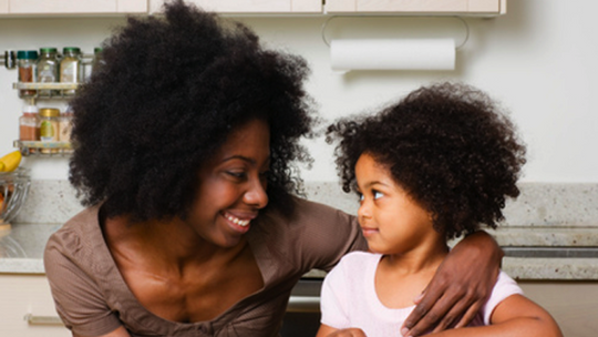 Enseña a tu hija a amar su cabello